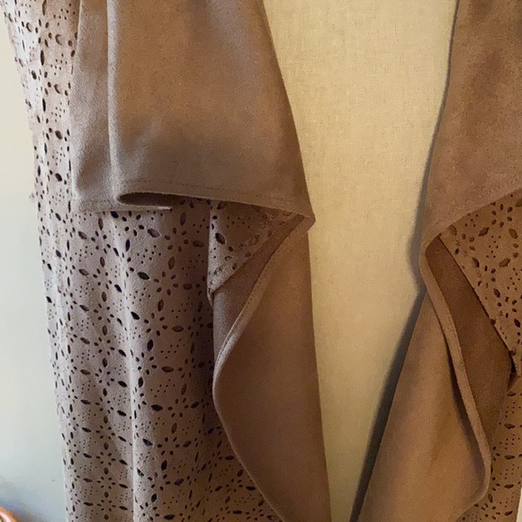 Suede Like Cloth Light Brown Vest - Picture 4 of 10